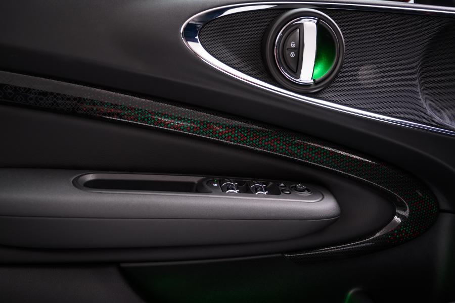 Детали интерьера Mini Cooper S Clubman (F54) 2019 года  (WW) (фото 140 из 150)